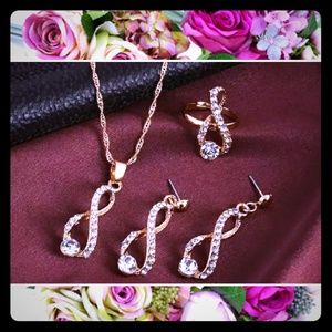 Beautiful pearls set necklace & earrings